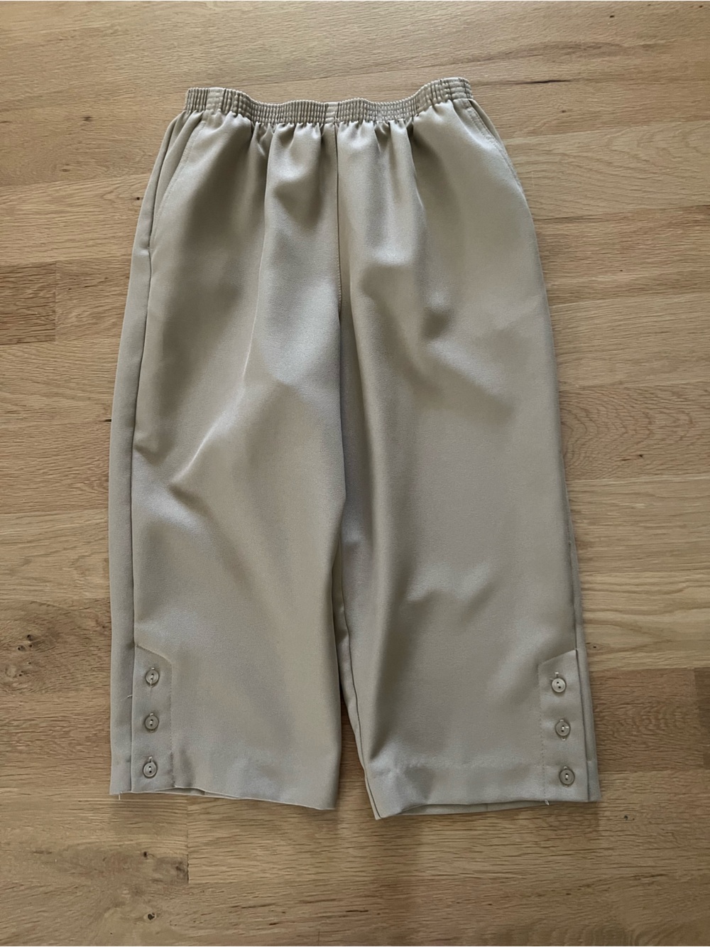 Alfred Dunner Wide Leg Button Hem Crop Pants - Taupe size 12P - Picture 2 of 7